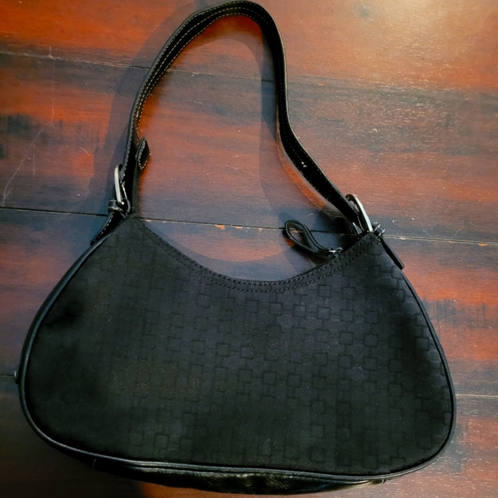 💚CLEARANCE💚 y2k Nine West Black on Black Houndstooth Medium Top Handle